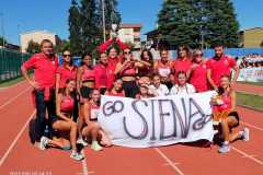 Finale B Campionati di società assoluti 2022, Saronno - Uisp-Atletica-atlete-e-tecnici-dopo-la-premiazione-di-Saronno